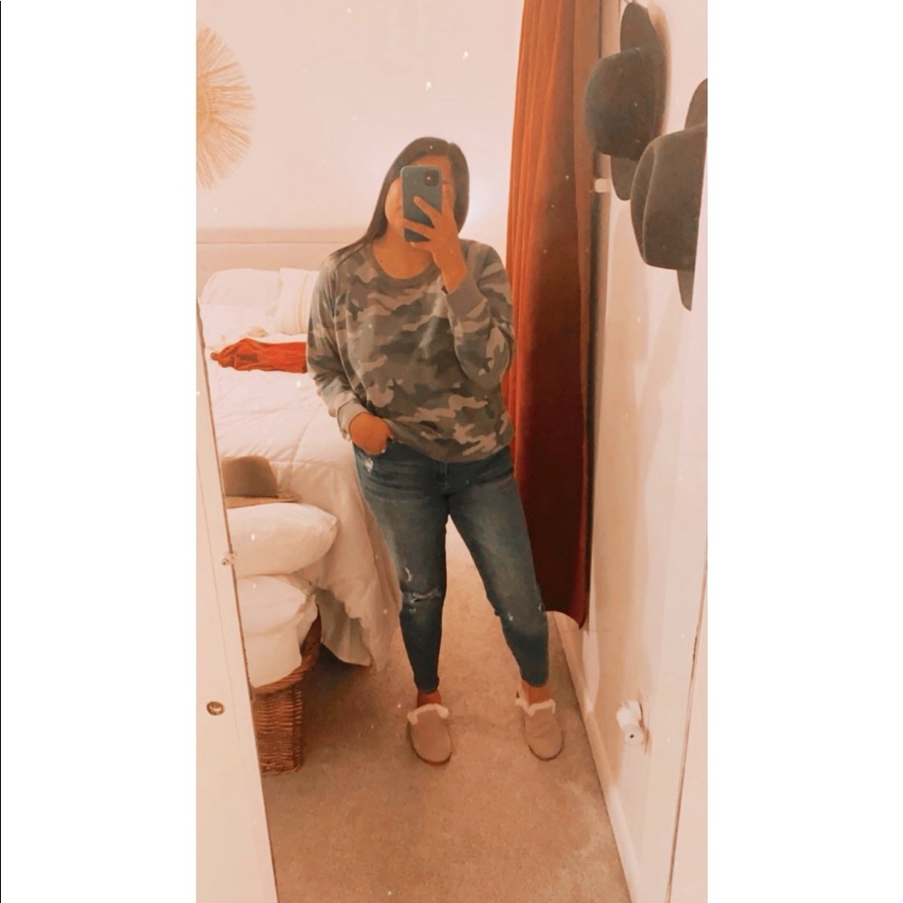 Old Navy Camo Print Crewneck Sweater Fleece Pullover Green Long Sleeve Army
